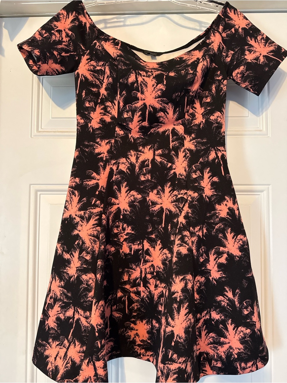 GUESS Pink Black Palm Print Dress Off Shoulder Fit & Flare Size Small